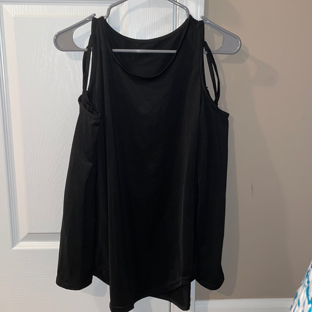 Black shoulder showing long sleeve